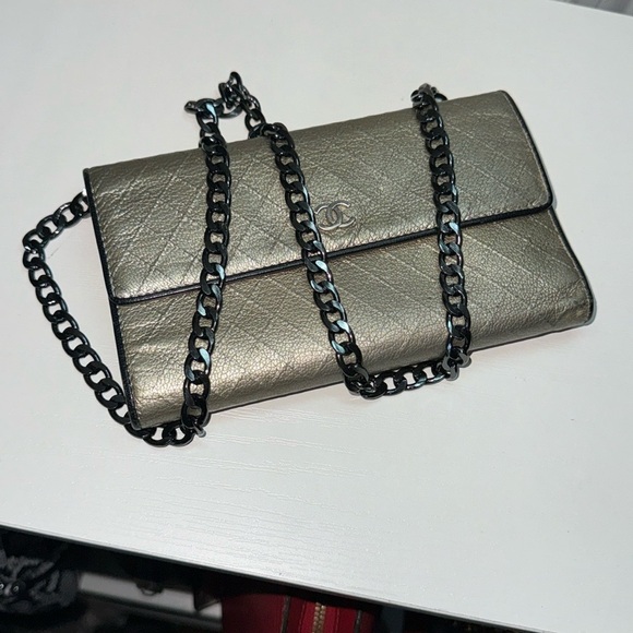 Authentic š„ CHANEL š„CC Logo Matelasse metallic Leather Long Trifold Wallet/ COA - Picture 1 of 17